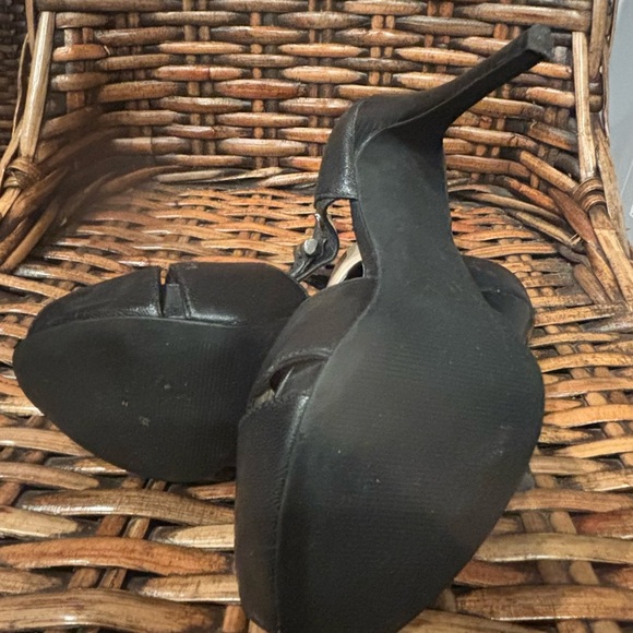 Michael Kors Black Peep-Toe Heels in size 9. Great condition! - Picture 12 of 15